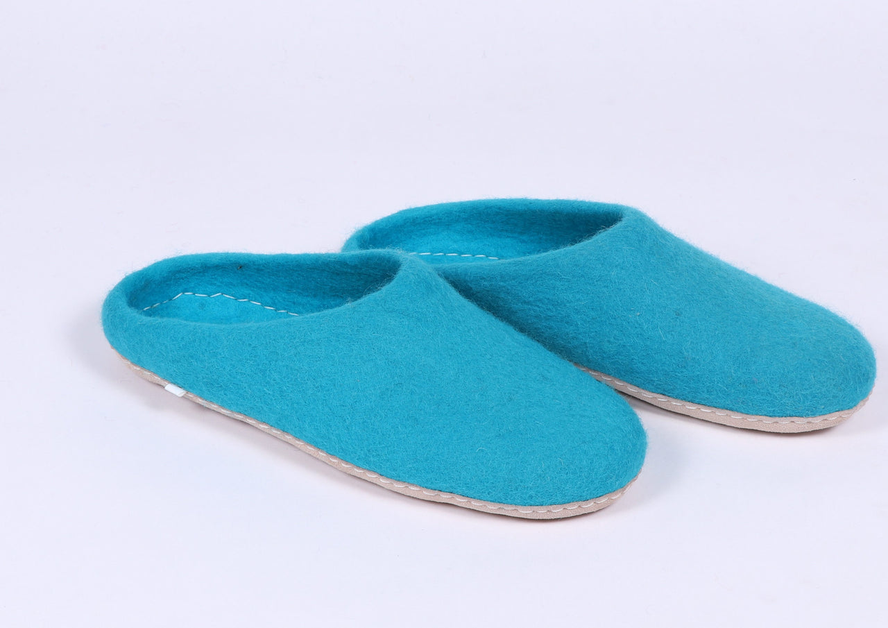 Plain felt slippers