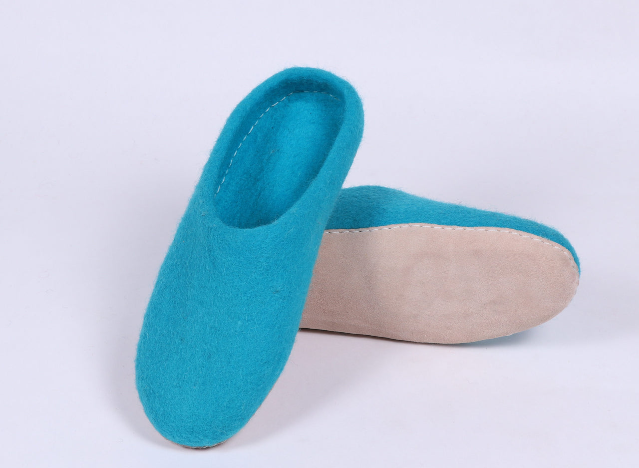 Plain felt slippers
