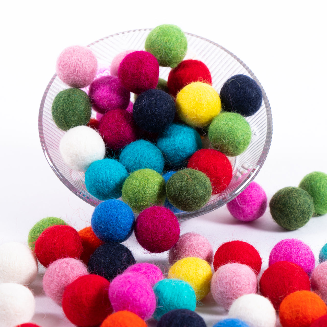 Felt Pom Poms, Wool Felt Balls 2cm, Handmade Felted 25 Color (Red, Pink,  Blue, Yellow, Black